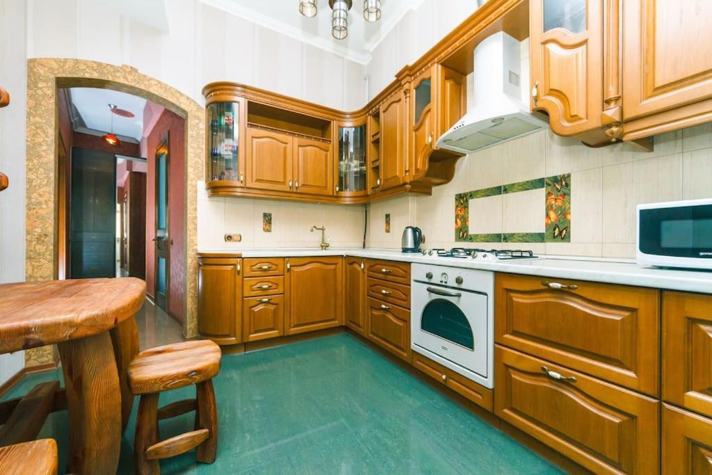 Apartment With View On Inpedendence Square Khreshchatyk Kiew Exterior foto